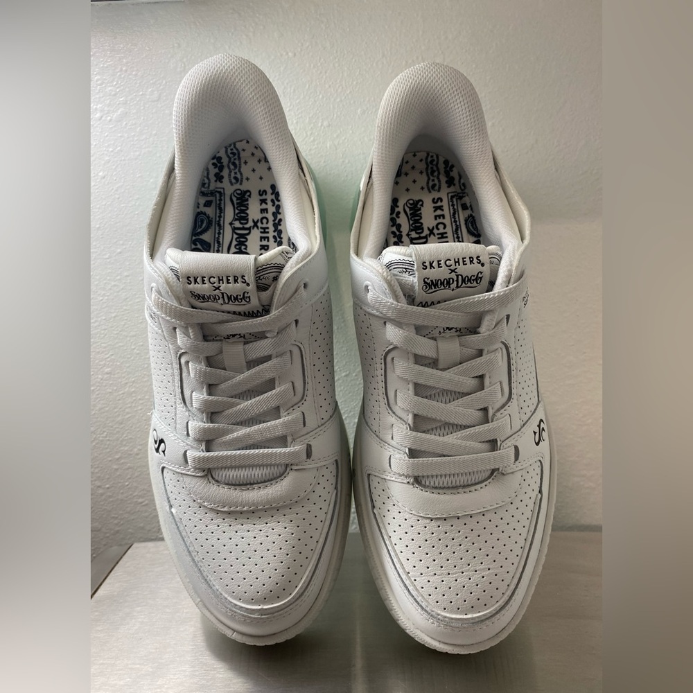 SKECHERS..MENS SNOOP DOG SLIP-INS